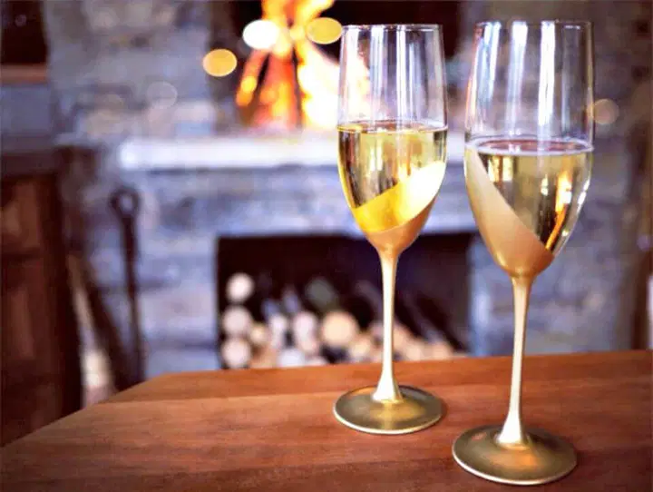 DIY Wedding Gifts: 25 Homemade Gift Ideas & Guide 26 Cute DIY Gold Dipped Glassware 24