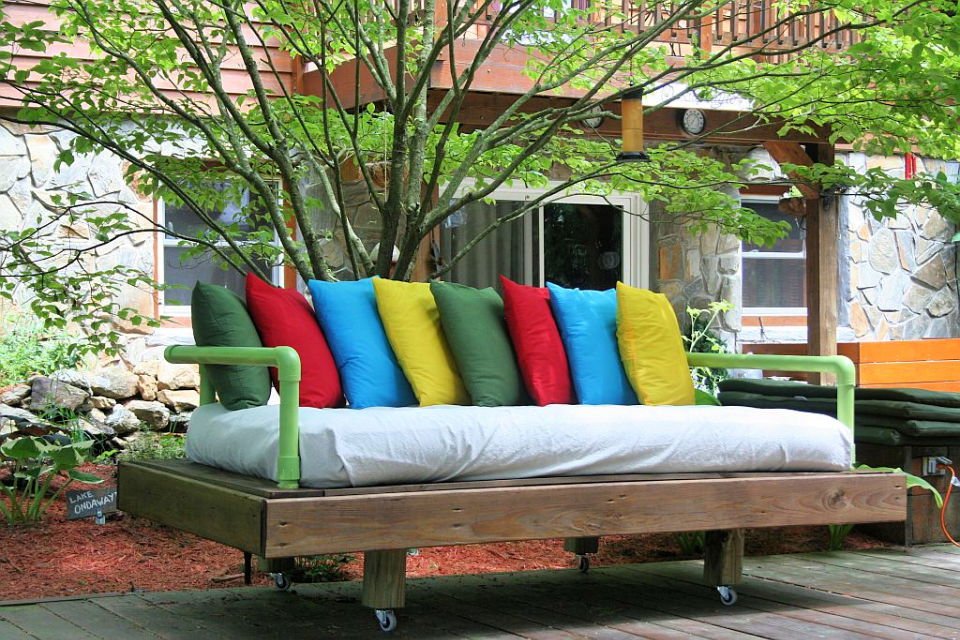 DIY Pallet Bed Frame Ideas: 30 Ideas & Step-by-Step Guide 17 Building a Daybed Using Two Pallets