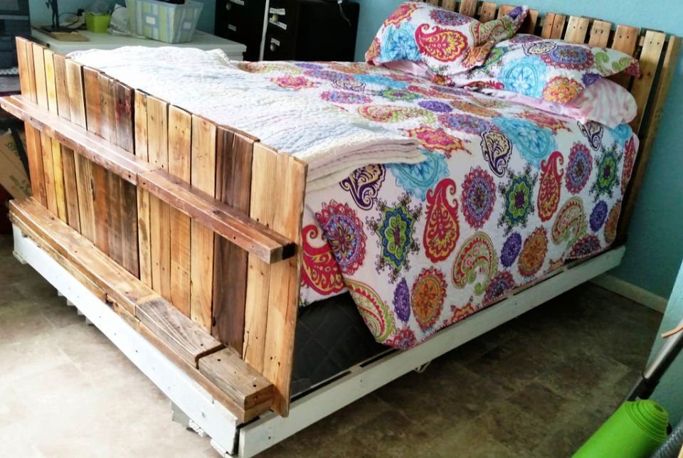 DIY Pallet Bed Frame Ideas: 30 Ideas & Step-by-Step Guide 16 DIY Underlit Pallet Bed