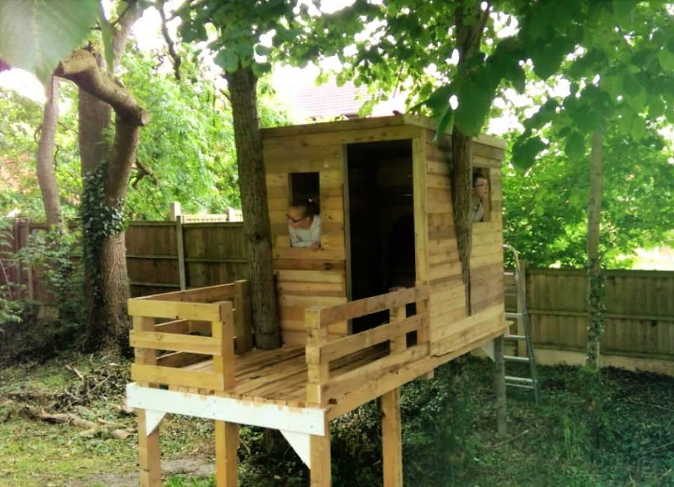 10 DIY Wooden Pallet Treehouse: Ideas, Designs & Building 16 Make Your Own Pallets Treehouse