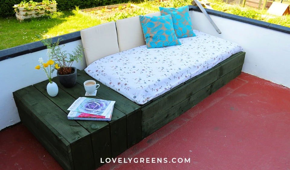 DIY Pallet Bed Frame Ideas: 30 Ideas & Step-by-Step Guide 15 Patio Day Bed With Wood Pallets