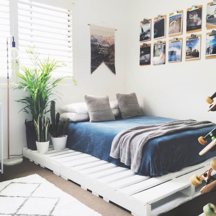 DIY Pallet Bed Frame Ideas: 30 Ideas & Step-by-Step Guide 8 Platform Pallet Bed Ideas