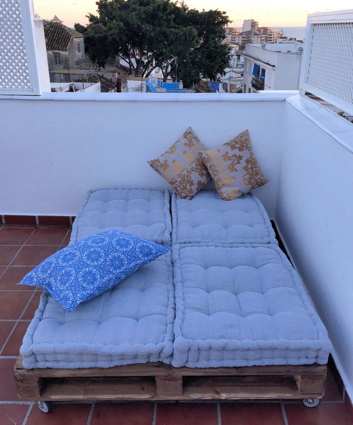 DIY Pallet Bed Frame Ideas: 30 Ideas & Step-by-Step Guide 4 Recycled Pallet Daybed Plan