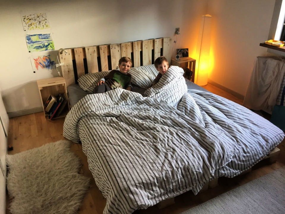 DIY Pallet Bed Frame Ideas: 30 Ideas & Step-by-Step Guide 10 Simple DIY Pallet Bed