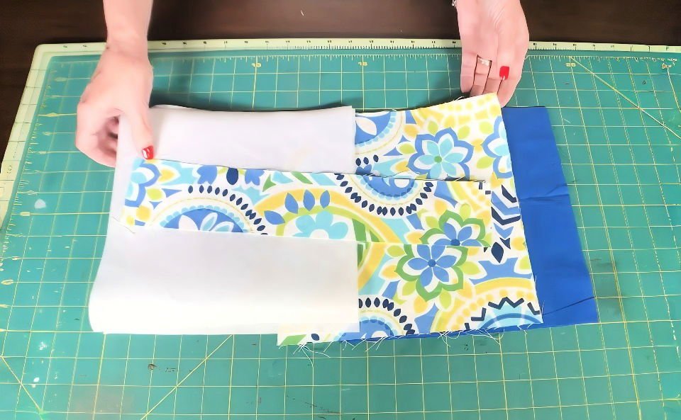 DIY Car Trash Can with Free Pattern:A Simple Sewing Tutorial 2 easy diy car trash can