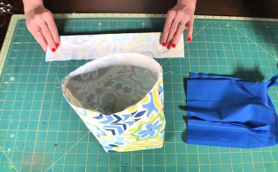 DIY Car Trash Can with Free Pattern:A Simple Sewing Tutorial 4 free car trash can sewing pattern