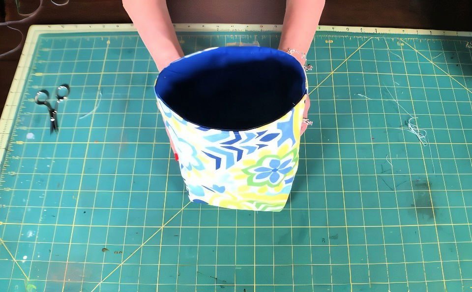 DIY Car Trash Can with Free Pattern:A Simple Sewing Tutorial 5 homemade car trash can
