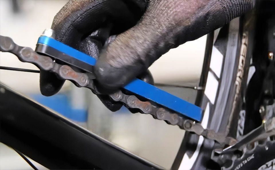 Bike Maintenance Tips: Extend Your Bicycle's Life, Care Guide 11 maintaining the bicycle chain