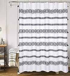 28 Small Apartment Bathroom Ideas To Revamp Your Bathroom On A Budget 21 aztec print shower curtain