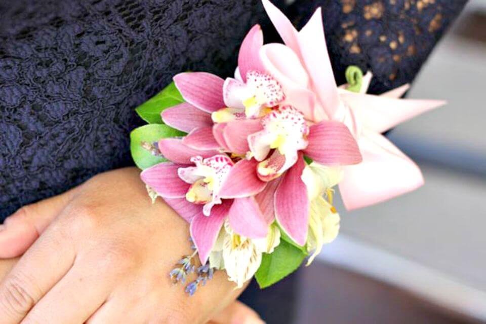 20 Homemade DIY Corsage Ideas Anyone Can Make 7 Make Your Own Wrist Corsage