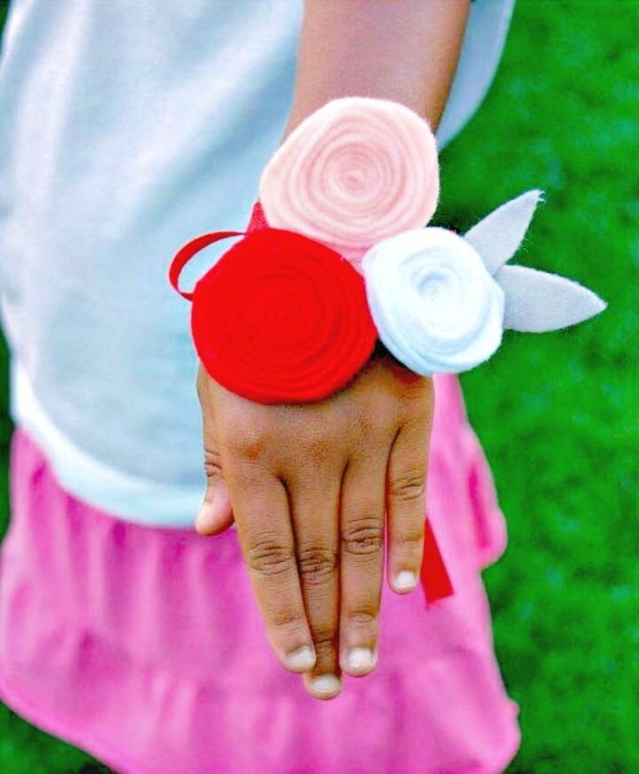 20 Homemade DIY Corsage Ideas Anyone Can Make 6 How to Make Felt Flowers Corsage Tutorial