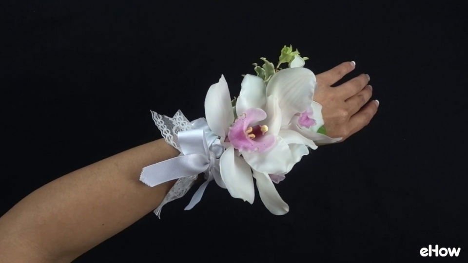 20 Homemade DIY Corsage Ideas Anyone Can Make 18 How to Make a Corsage