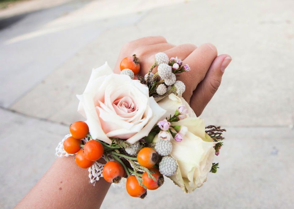 20 Homemade DIY Corsage Ideas Anyone Can Make 13 Make Your Own Bride Corsage
