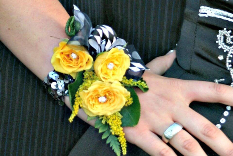 20 Homemade DIY Corsage Ideas Anyone Can Make 9 DIY Baby Roses Wrist Corsage
