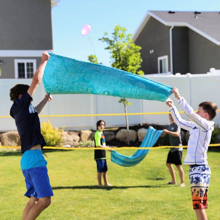 20 Best DIY Outdoor Games For Summer & Spring 5 Homemade Water Balloon Volleyball