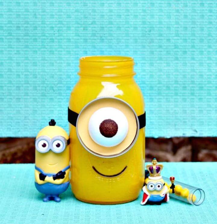 Mason Jar Gifts in a Jar: 25 DIY Mason Jar Gift Ideas 13 How to Make Minion Mason Jar Gift