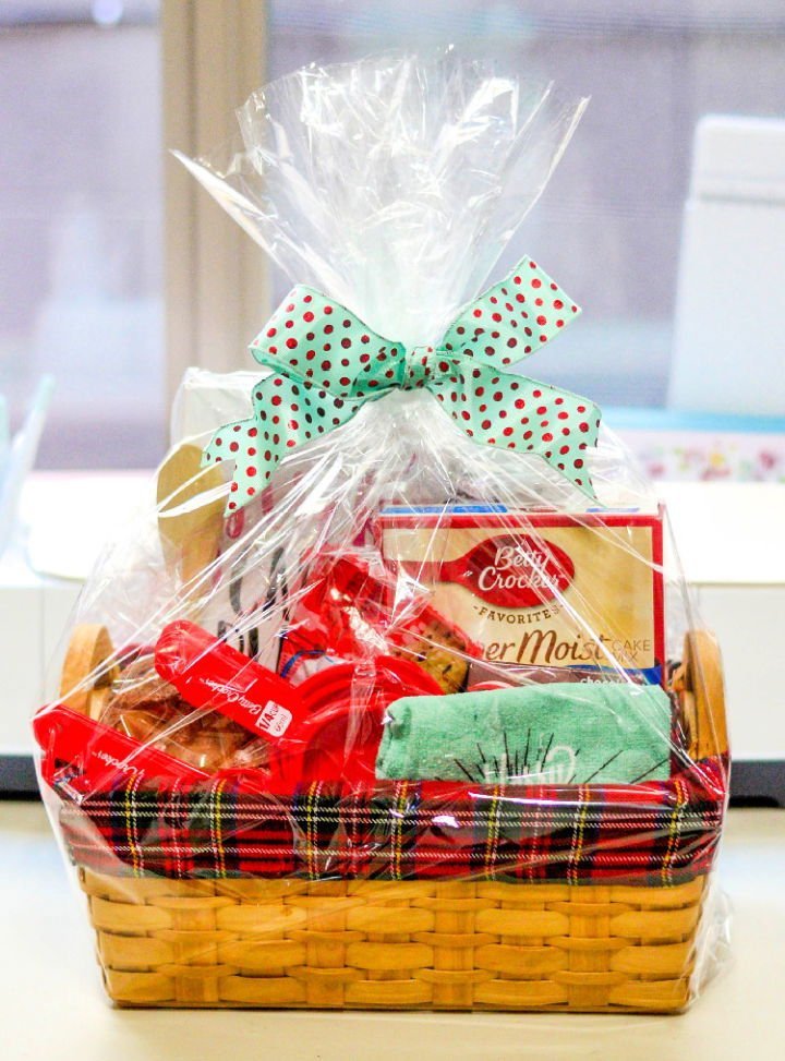 DIY Gift Baskets to Make: 30 Unique Gift Basket Ideas 6 DIY Bakers’ Dream Gift Basket at Home