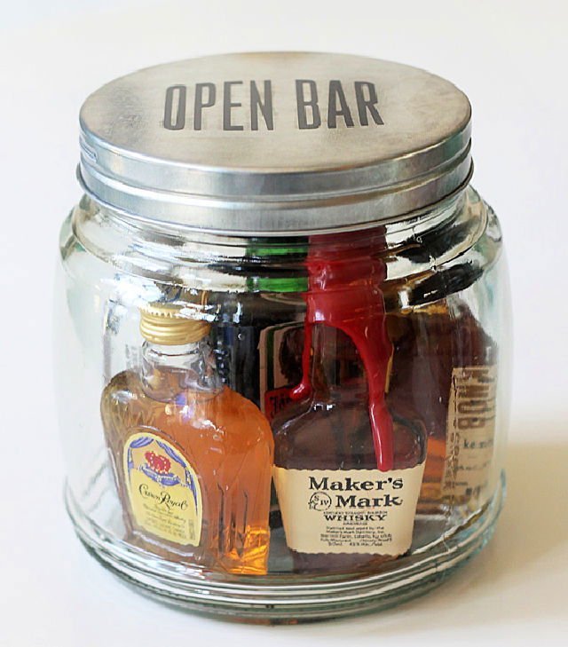 Mason Jar Gifts in a Jar: 25 DIY Mason Jar Gift Ideas 26 DIY Minibar in a Jar Birthday Gift Idea