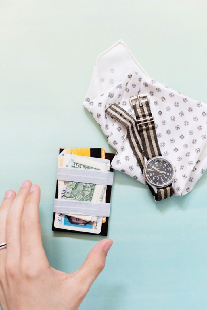 20 DIY Gift Card Holder Ideas (Free Printable Template) 21 DIY No Sew Leather Card Holder for Dad