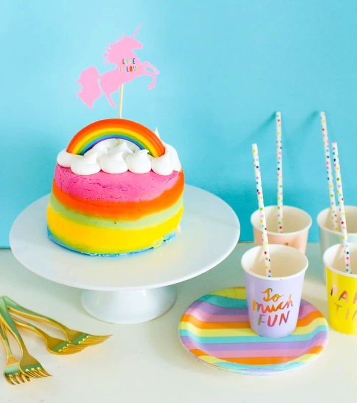 20 DIY Wedding Cake Topper Ideas You'll Love 15 DIY Unicorn Wedding Cake Topper (1)