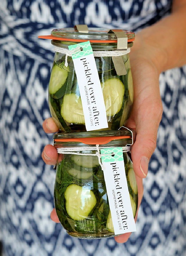 DIY Wedding Favors (25 Cheap DIY Wedding Favor Ideas) 7 Simple DIY Pickles Wedding Favor