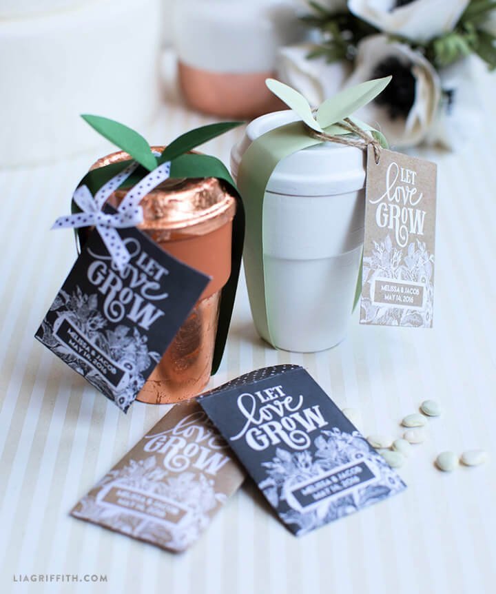 DIY Wedding Favors (25 Cheap DIY Wedding Favor Ideas) 19 Create a Seed Packet Wedding Favor