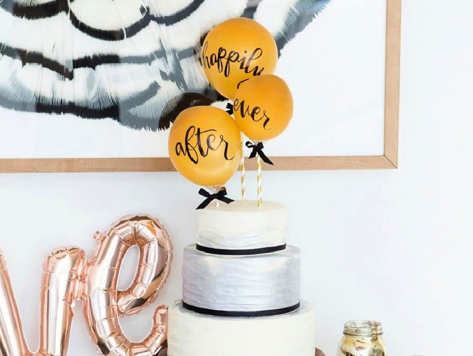20 DIY Wedding Cake Topper Ideas You'll Love 6 Make a Sharpie Balloon Wedding Cake Topper