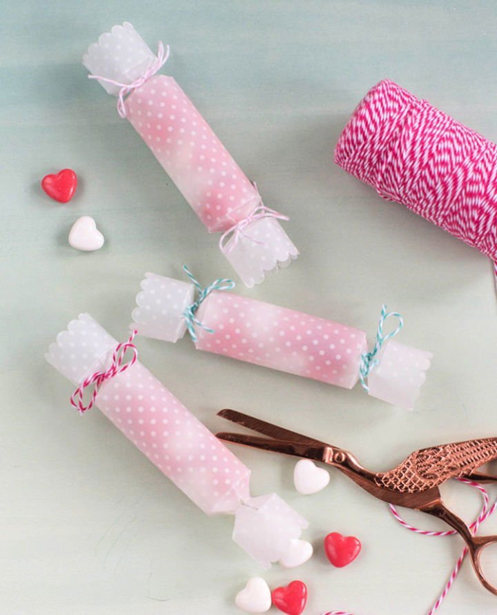 DIY Wedding Favors (25 Cheap DIY Wedding Favor Ideas) 4 How to Make a Papercut Candy Popper