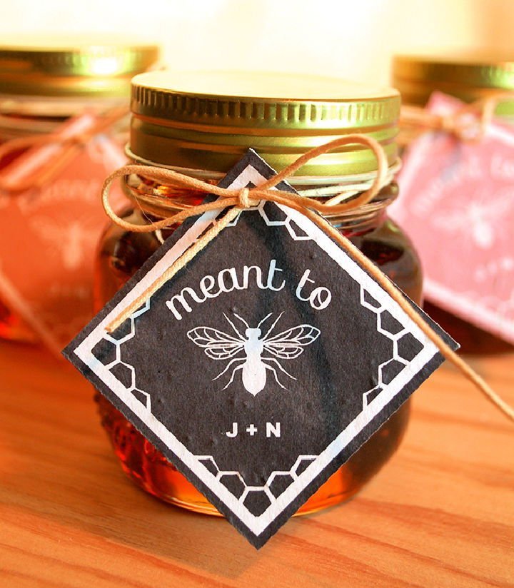 DIY Wedding Favors (25 Cheap DIY Wedding Favor Ideas) 24 Rustic Honey Wedding Favor