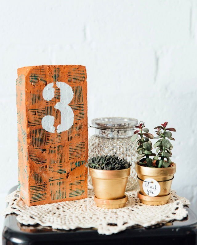 25 DIY Wedding Table Numbers (How to Make Table Numbers) 8 Rustic Table Numbers Using Clay Bricks