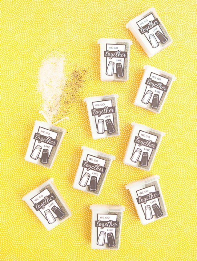 DIY Wedding Favors (25 Cheap DIY Wedding Favor Ideas) 25 Salt and Pepper Wedding Favor