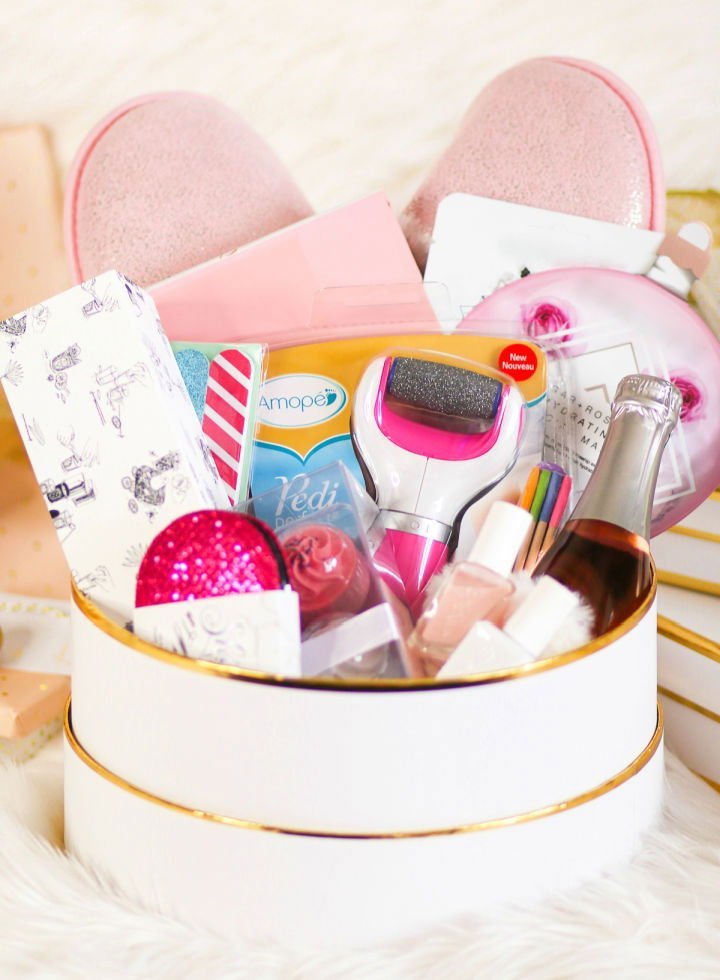 DIY Gift Baskets to Make: 30 Unique Gift Basket Ideas 31 DIY Self Care Gift Basket