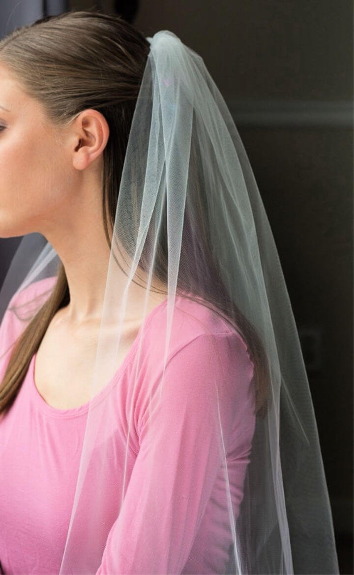 15 Cheap DIY Wedding Veil Ideas You Can Make 12 Easy DIY Bridal Veil With Comb
