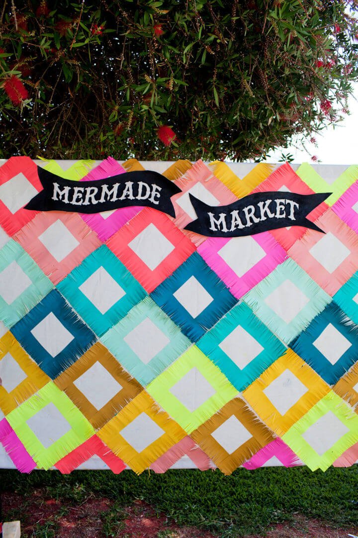 80 DIY Wedding Ideas for Decorations, Apparel & Food 73 DIY Fringe Photo Backdrop