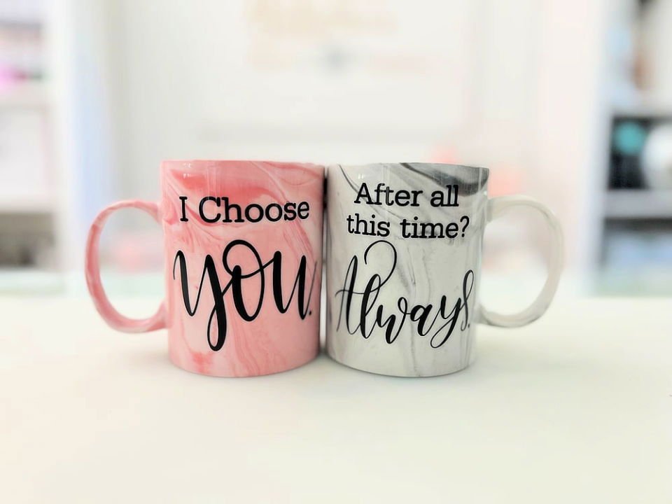 25 Homemade DIY Wedding Gift Ideas for Bride and Groom 8 DIY Mug Set for Wedding Gift
