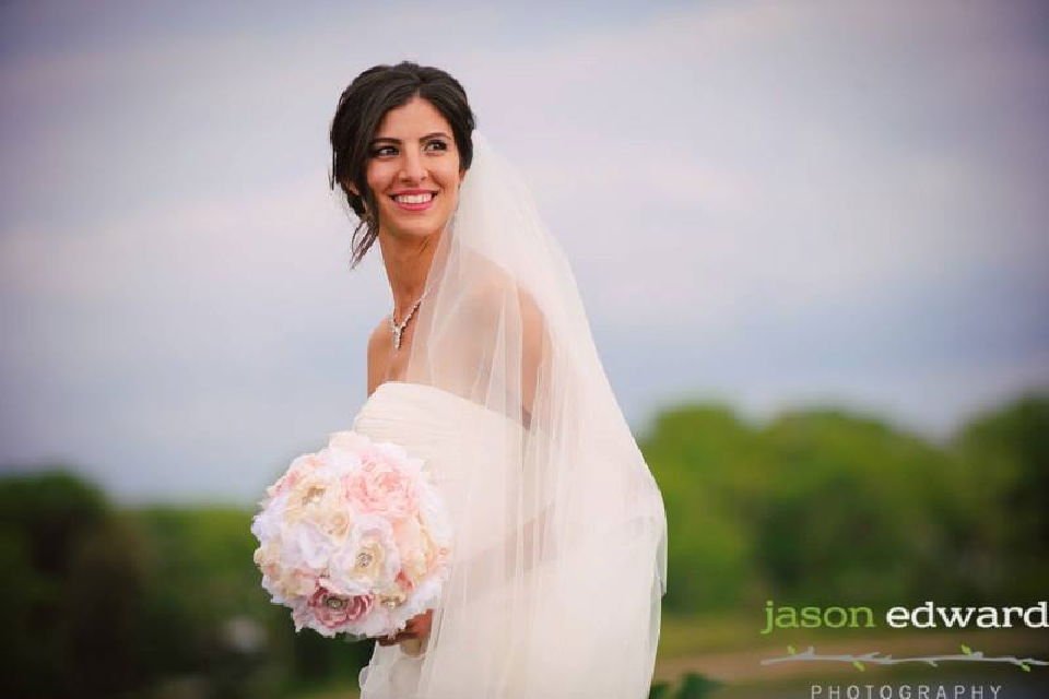 15 Cheap DIY Wedding Veil Ideas You Can Make 11 How to Make a Classic Wedding Veil