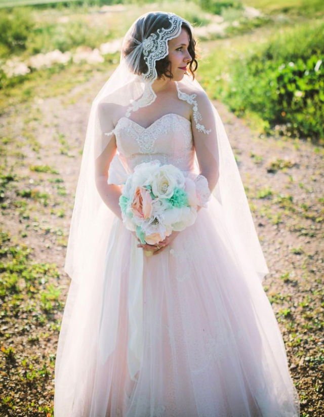 15 Cheap DIY Wedding Veil Ideas You Can Make 22 Making a Juliet Cap Wedding Veil