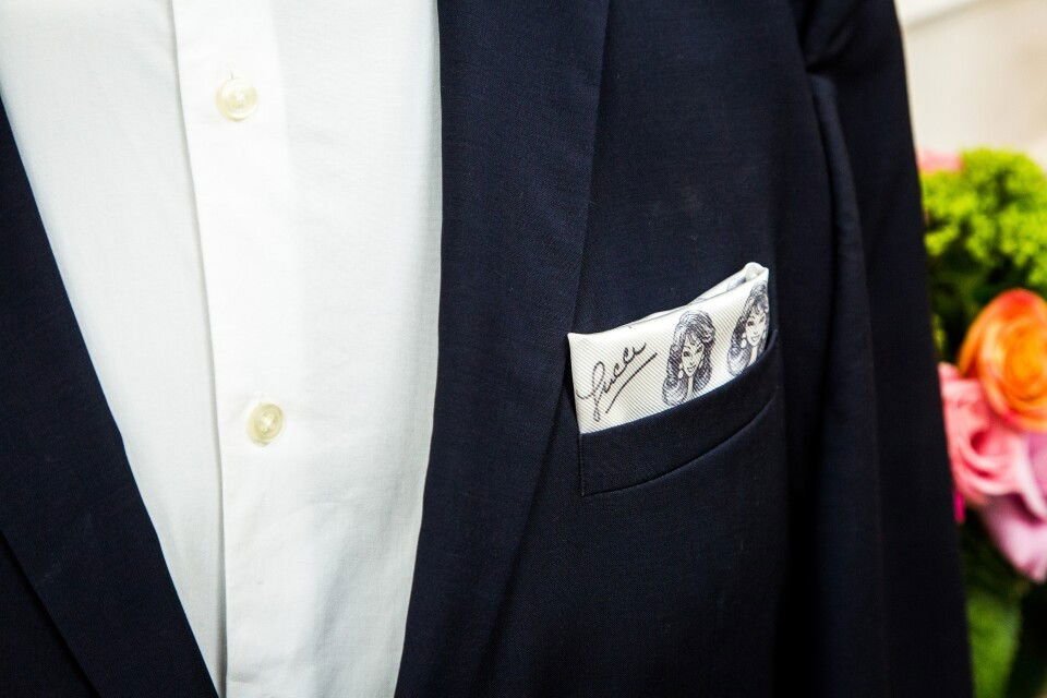 How to Make a Pocket Square: 15 Easy DIY Pocket Square Ideas 3 How to Make a Printed Pocket Square